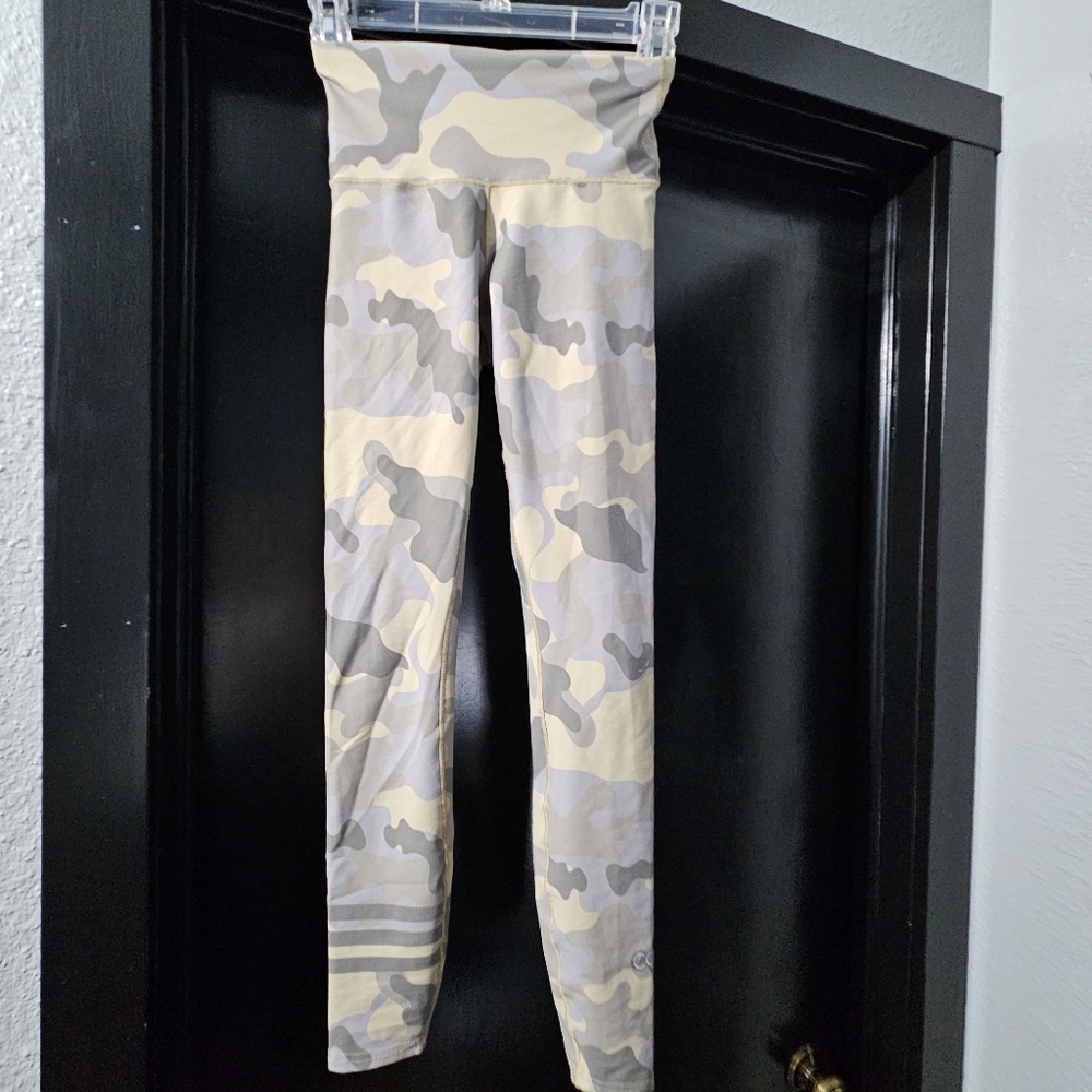 Colorado Threads Size Small Olive/Tan/Gray Cameo Print
